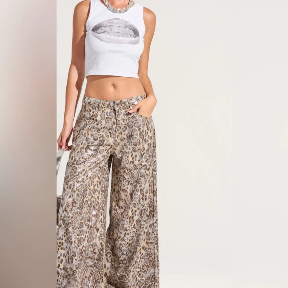 New w tags AKIRA leopard shimmer printed wide leg pants size XS - Picture 2 of 5